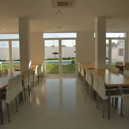 阿尔伯格英特芬赫雷斯德拉弗龙特拉酒店 *