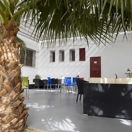 阿尔伯格英特芬赫雷斯德拉弗龙特拉酒店 *