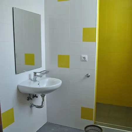 Vandrarhem Inturjoven *